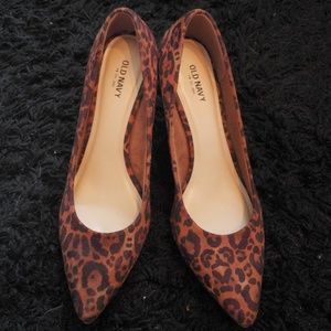 Gently Used Leopard Print Pumps